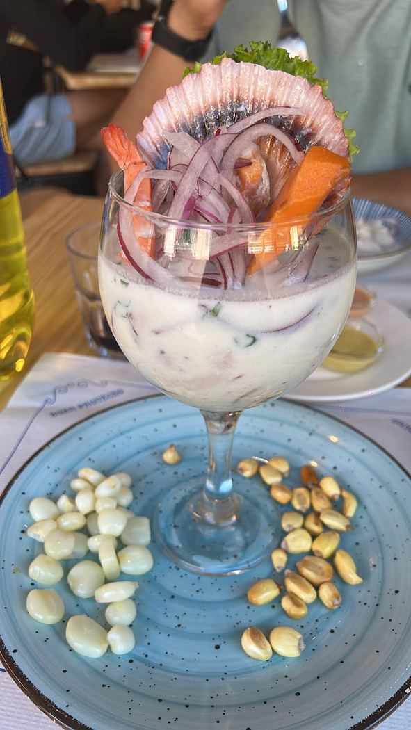 Porción de Tarta Tres Leches, postre tradicional peruano.
